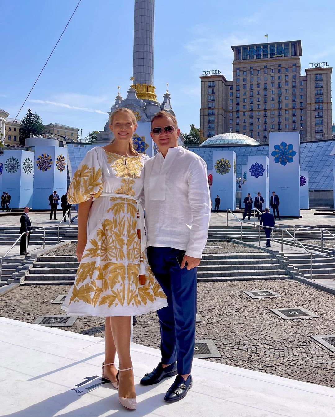 Катя Осадчая вышла на работу через 5 дней после третьих родов: яркие фото